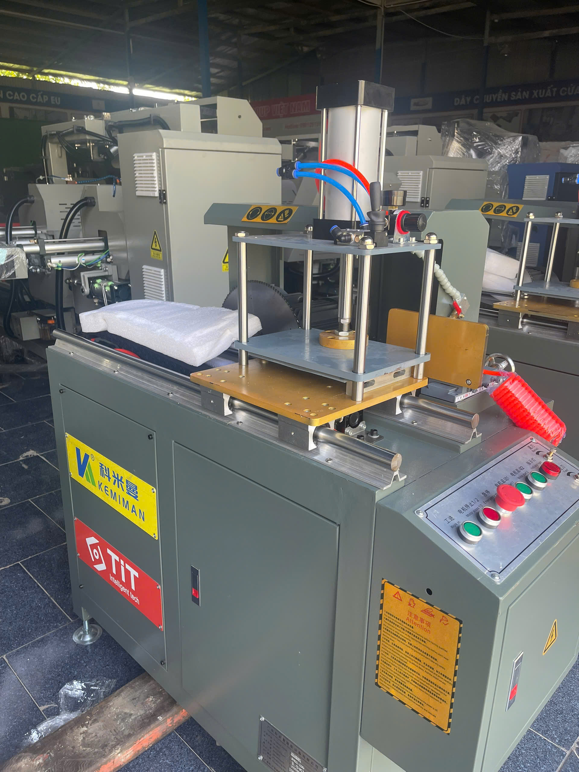 gen-h-z7896253134549_3eca305dbf857616a54bf62b06fddbf4 Máy phay đố thay dao nhanh