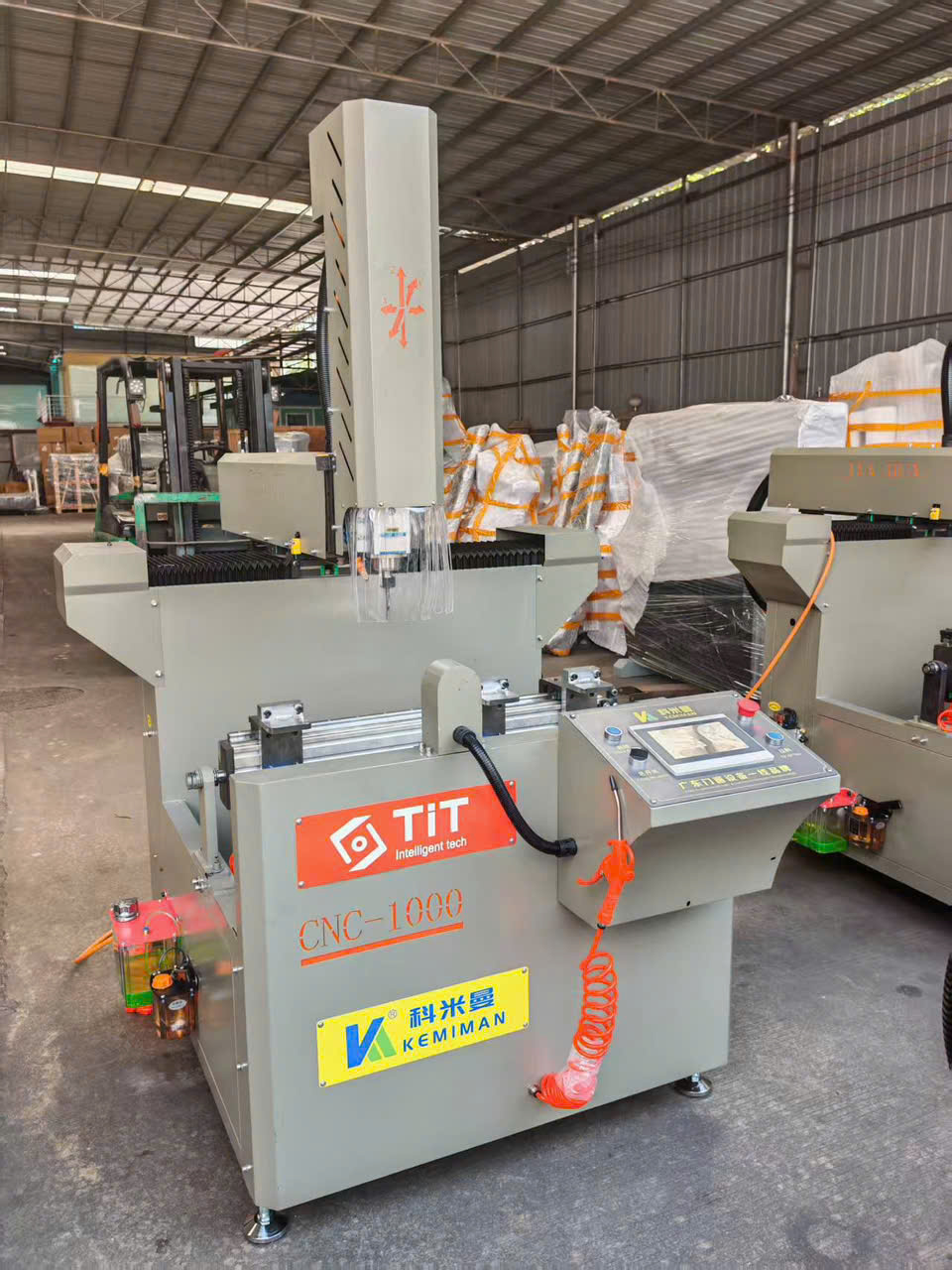 Máy cắt nhôm hành trình 1000 Máy cắt nhôm hành trình 1000